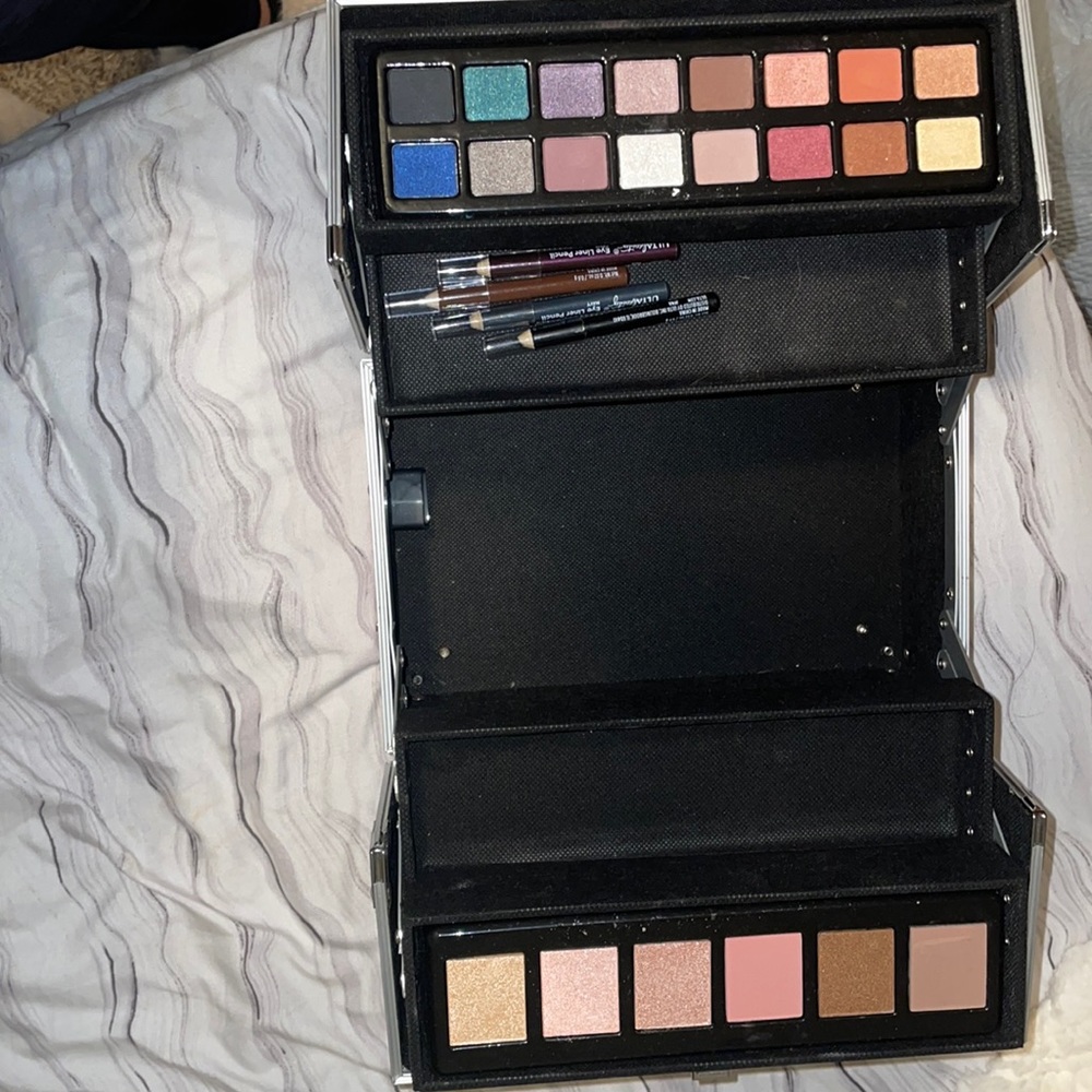 Cute little girls makeup holder